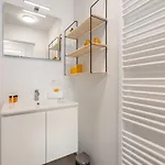 Maison Basil - House With Garden And Parking ميدل كيرك